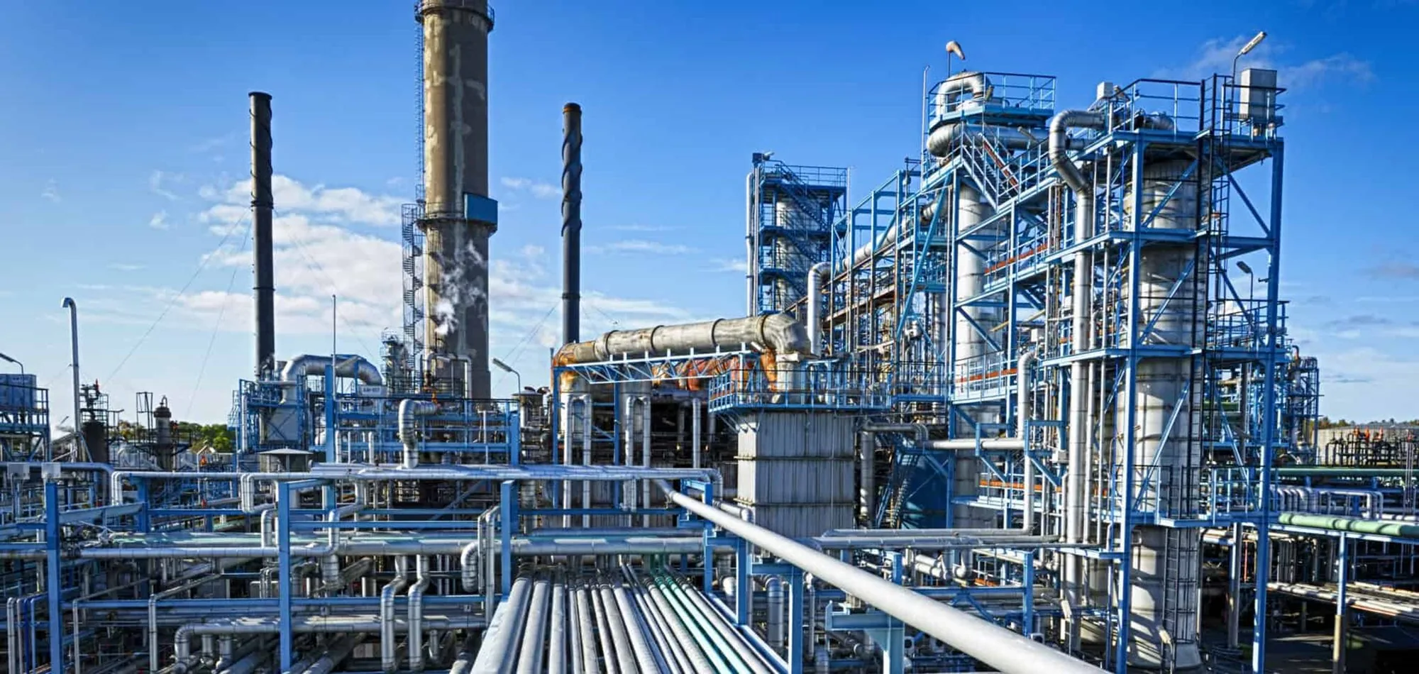Industrial plant with steel structures, towers and pipework